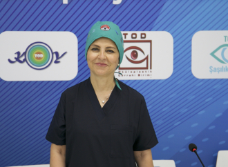 Türk Oftalmoloji Derneği’nin Canlı Cerrahi Sempozyumu'nda  dünya Türk doktorlarını izledi   